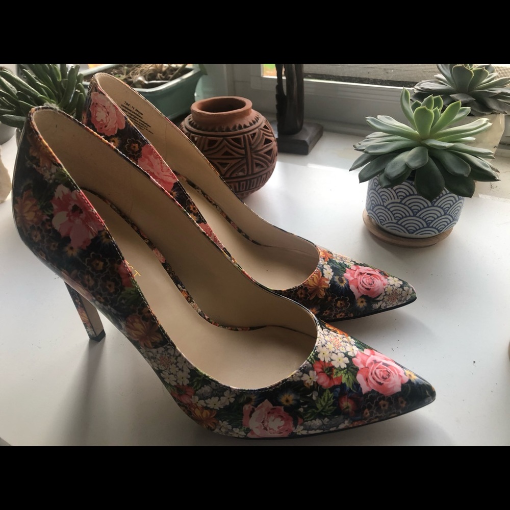7.5 Floral Nine West 3 inch heel, Brand New
